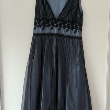 Elegante abito da cocktail blu