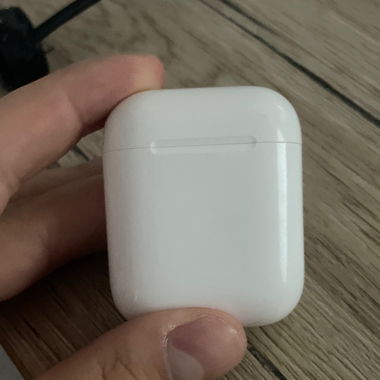 Apple AirPods con custodia di ricarica