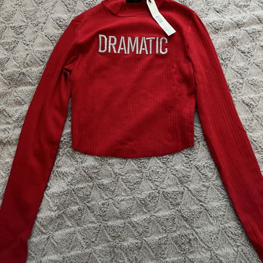 Long-sleeve crop top