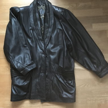 Schwarze Lederjacke