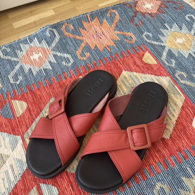 Rote Camper Mules