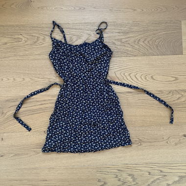 Robe courte à fleurs Brandy Melville