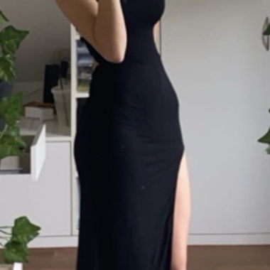 Schwarzes enges kleid