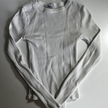 Close-fitting white sweater