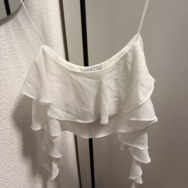 Top scollato sulle spalle