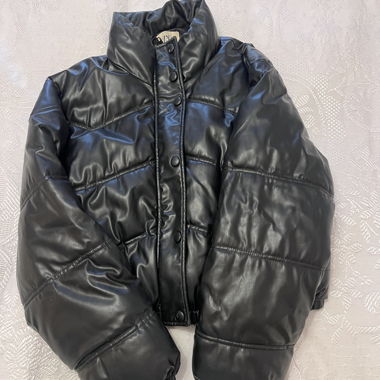 Schwarze ZARA Pufferjacke