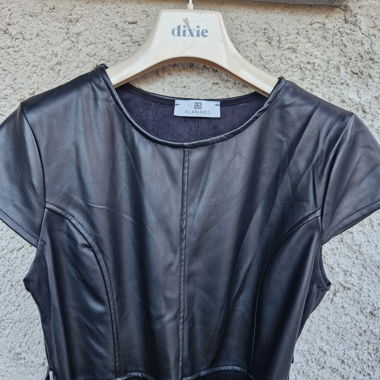 Robe noire en similicuir