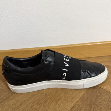 Baskets Givenchy noires - défaut sur l’inscription