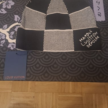 Bonnet gris et noir