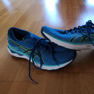 ASICS GEL NIMBUS 24 Gr.44.5 Laufschuh Joggingschuh