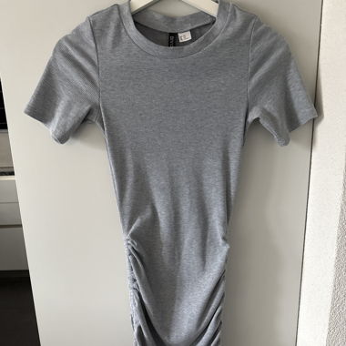 Graues Kleid