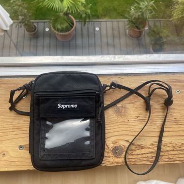 Supreme Umhängetasche