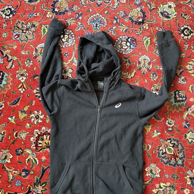 Giacca con cappuccio Asics nera