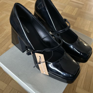 Black heels
