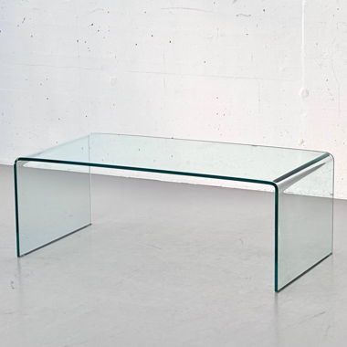 Coffee table made of curved glass