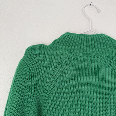 Pull vert en maille côtelée
