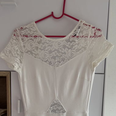 weisses Sommerkleid mit Spitze