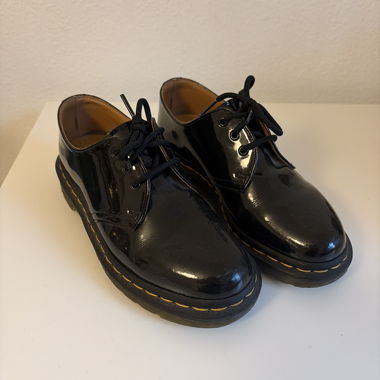 dr. martens noires, à peine portées