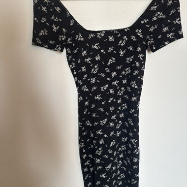 Robe noire à fleurs XS