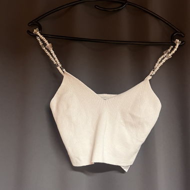 Top corto bianco con perle