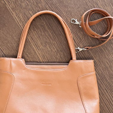 Tan leather handbag with shoulder strap