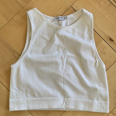 Top corto a coste bianco