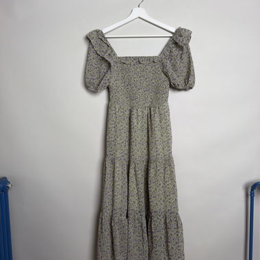 Abito midi floreale con balze