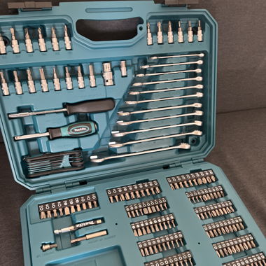 Makita E-10883 Werkzeugkoffer mit 221 Teilen