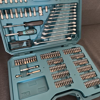 Makita E-10883 Werkzeugkoffer mit 221 Teilen
