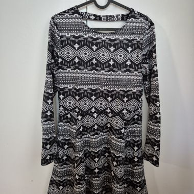 Black and white patterned dress