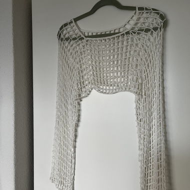 Weisses gehäkeltes Netz-Bolero-Top