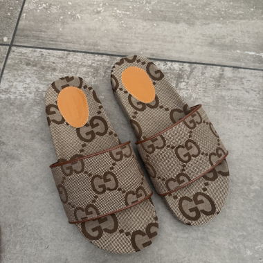 Mules Gucci à monogramme beige