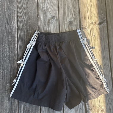 Pantaloncini sportivi neri con righe