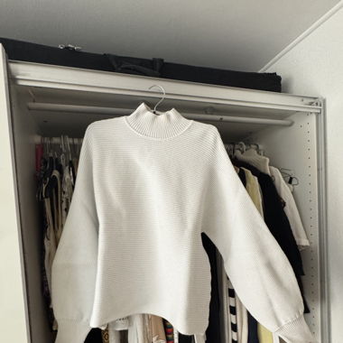 White pullover