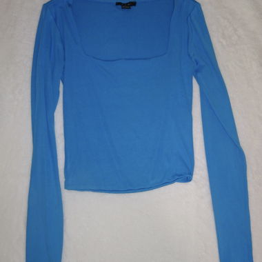 Blaues Langarmshirt