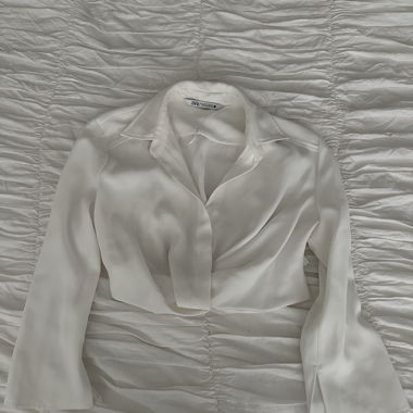 Zara Blouse en satin – blanc crème, Cropped
