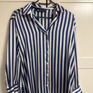 Camicia blu e bianca