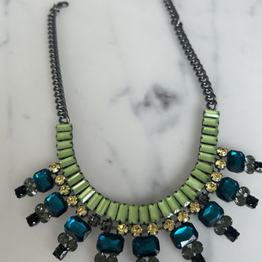 Collier statement avec pierres