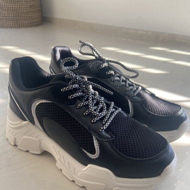 Only Sneaker