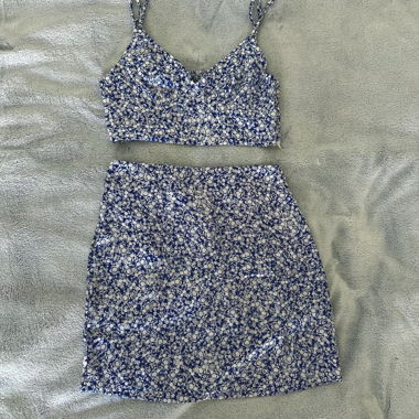 Ensemble jupe et top avec motif floral bleu