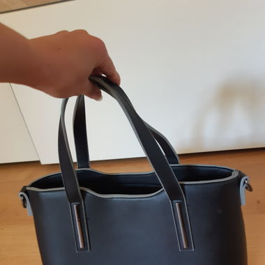 Schwarze Handtasche