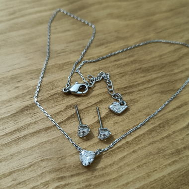 Set di gioielli a forma di cuore del marchio Swarovski