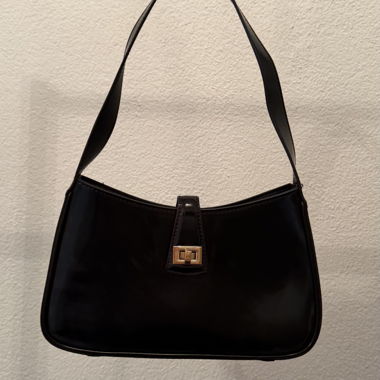 Schwarze Schulterhandtasche