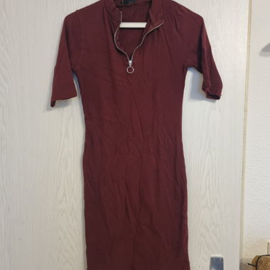 Robe bordeaux zippée