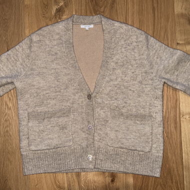 Graue Strick-Cardigan