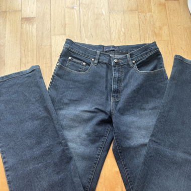 Strain leg jeans