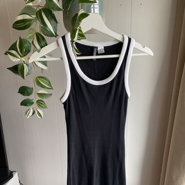 Enges kurzes Kleid