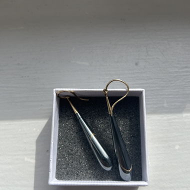 Chic long earrings with gold detail