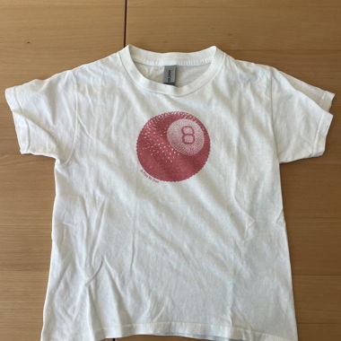 T-shirt grafica In Print We Trust