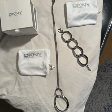 Set pendente e bracciale DKNY